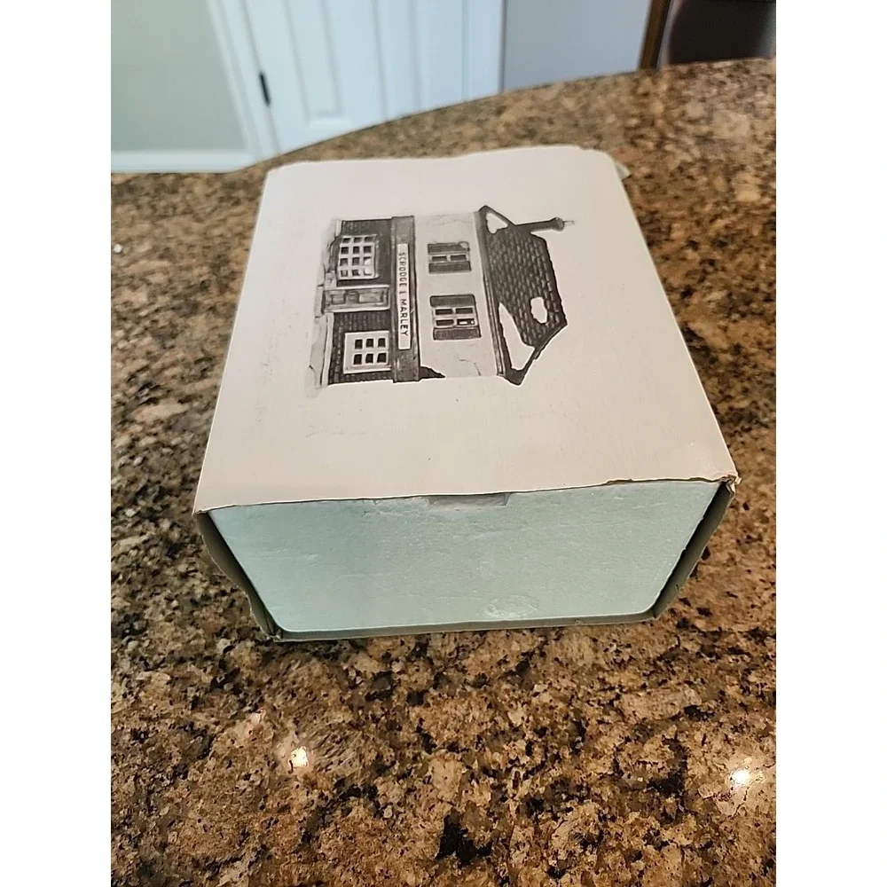 Dept 56 Heritage Dickens Village Scrooge and‎ Marley Counting House Lighted